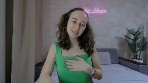 Snapshot of anikabloom chatting on 01.17.25 anikabloom online show from 01.17.25