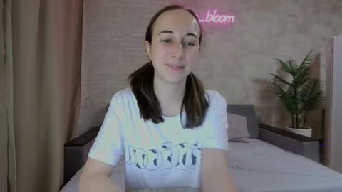 Snapshot of anikabloom chatting on 01.22.25 anikabloom online show from 01.22.25