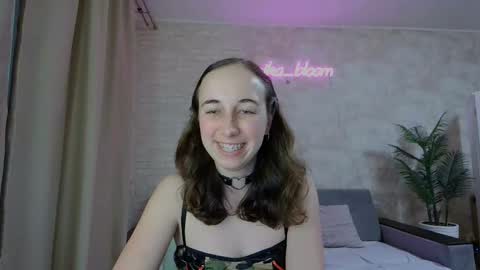 Snapshot of anikabloom chatting on 01.28.25 anikabloom online show from 01.28.25