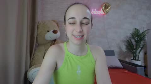 Snapshot of anikabloom chatting on 03.10.25 anikabloom online show from 03.10.25