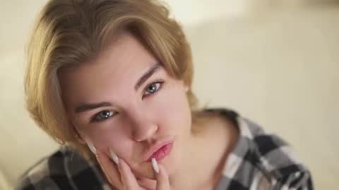 AnishaVivo online show from 12.03.25