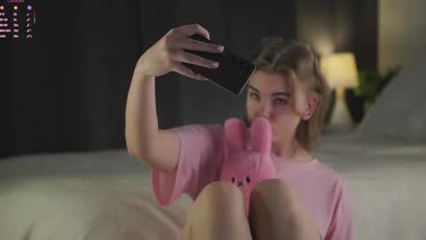 AnishaVivo online show from 12.20.25