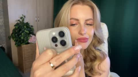 Snapshot of anita_blairr chatting on 05.17.26 Anita online show from 05.17.26