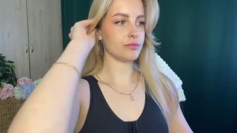 Snapshot of anita_blairr chatting on 05.18.26 Anita online show from 05.18.26