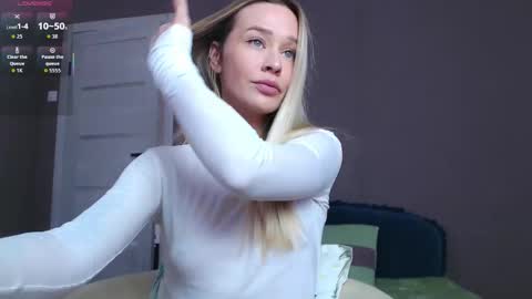 Snapshot of anita_delicious chatting on 10.20.25 anita_delicious online show from 10.20.25