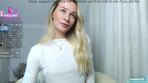 Snapshot of anita_delicious chatting on 10.23.25 anita_delicious online show from 10.23.25