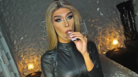 Miss Ann online show from 01.07.25