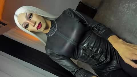 Snapshot of anitacruisze chatting on 11.22.25 Miss Ann online show from 11.22.25