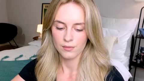 Snapshot of anitafischer chatting on 09.19.25 Anita online show from 09.19.25