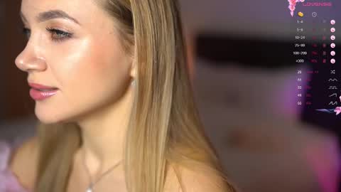 Im Anita thumb up me please its important online show from 03.11.25