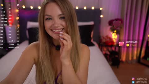 Im Anita thumb up me please its important online show from 09.18.25