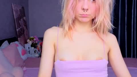 Snapshot of anitasweetness chatting on 04.17.26 anitasweetness online show from 04.17.26