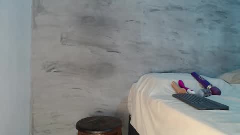 Hello My name is NaiaraPv is OPEN online show from 03.05.25