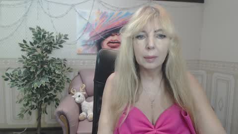 Anna Ditrih online show from 01.18.25