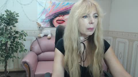 Anna Ditrih online show from 01.31.25