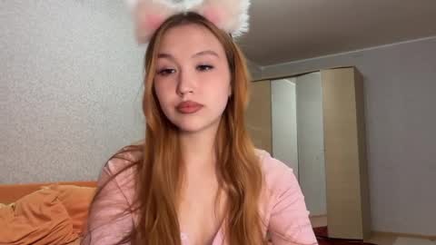 Snapshot of anna_raspberry chatting on 04.12.26 Anne online show from 04.12.26