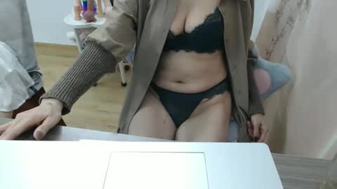 anna_xyz online show from 11.29.25