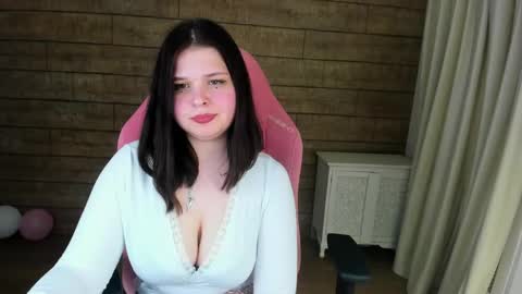 Snapshot of annabanksy chatting on 04.25.26 AnnaBanksy online show from 04.25.26