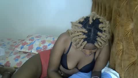 Snapshot of annabellapretty chatting on 10.13.25 annabellapretty online show from 10.13.25