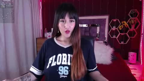 Snapshot of annabellegron chatting on 02.05.25 Anna online show from 02.05.25