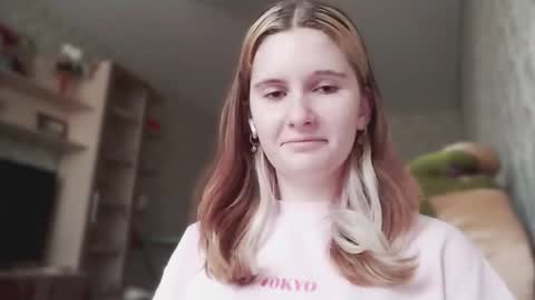 Snapshot of annabroun chatting on 10.30.25 Aliia online show from 10.30.25