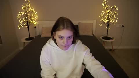 Snapshot of annacandie chatting on 09.22.25 Anna online show from 09.22.25