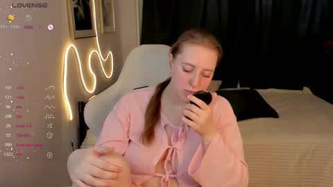 Snapshot of annagrees1 chatting on 02.20.26 annagrees1 online show from 02.20.26