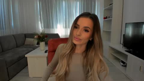 Snapshot of annaise_ chatting on 04.26.26 annaise online show from 04.26.26