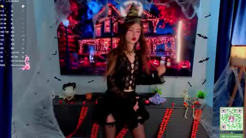 Holly Molly Im Polly online show from 10.31.25