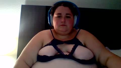 Snapshot of annaoftherealms chatting on 06.19.26 annaoftherealms online show from 06.19.26