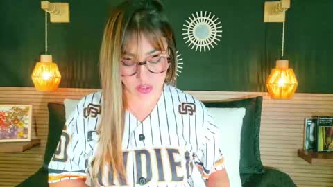 Snapshot of annavictoria__ chatting on 04.14.26 Anna Victoria online show from 04.14.26