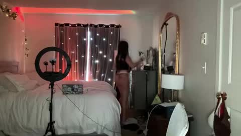 annaxoxo_ online show from 12.17.25