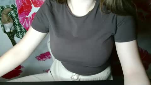 Snapshot of annbelll chatting on 11.17.25 Bella online show from 11.17.25