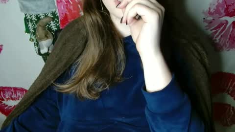 Snapshot of annbelll chatting on 11.22.25 Bella online show from 11.22.25