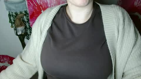 Snapshot of annbelll chatting on 11.27.25 Bella online show from 11.27.25