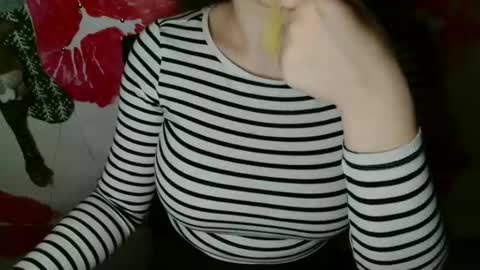 Snapshot of annbelll chatting on 12.01.25 Bella online show from 12.01.25