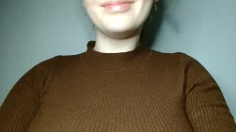 Snapshot of annbelll chatting on 04.01.26 Bella online show from 04.01.26