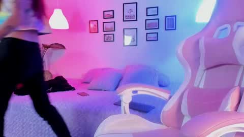 Snapshot of anne_bloom_ chatting on 12.30.24 Anne online show from 12.30.24