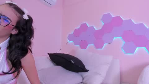 Snapshot of anne_millerr chatting on 06.15.26 anne_millerr online show from 06.15.26