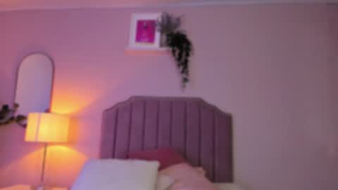 Snapshot of anneee_ chatting on 12.12.24 Anne online show from 12.12.24