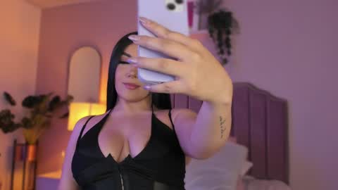 Snapshot of anneee_ chatting on 01.13.25 Anne online show from 01.13.25