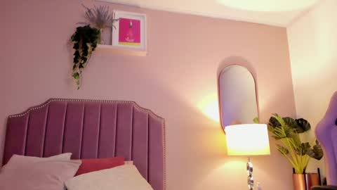 Snapshot of anneee_ chatting on 01.21.25 Anne online show from 01.21.25