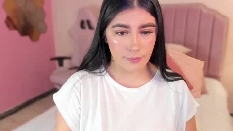 Snapshot of anneee_ chatting on 01.26.25 Anne online show from 01.26.25