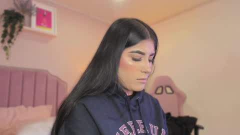 Snapshot of anneee_ chatting on 02.19.25 Anne online show from 02.19.25