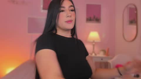 Snapshot of anneee_ chatting on 02.26.25 Anne online show from 02.26.25