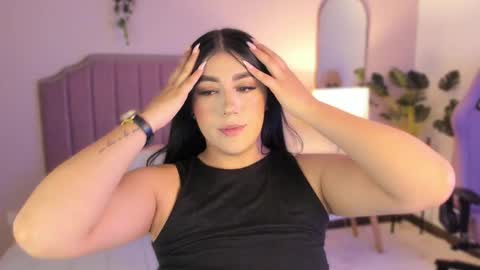 Snapshot of anneee_ chatting on 03.01.25 Anne online show from 03.01.25