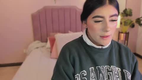 Snapshot of anneee_ chatting on 03.05.25 Anne online show from 03.05.25