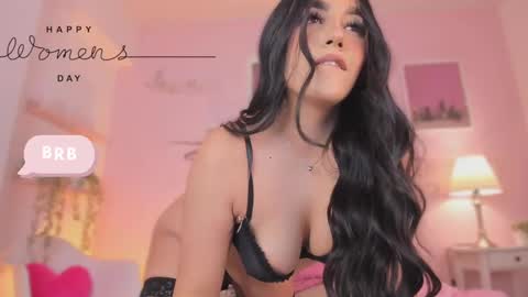 Snapshot of anneee_ chatting on 03.08.25 Anne online show from 03.08.25