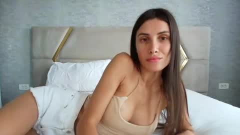 Snapshot of annehotxxx chatting on 06.16.26 AnneHotxxx online show from 06.16.26