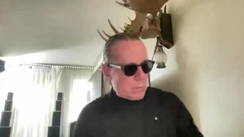 Snapshot of anneonamouse_ chatting on 05.18.26 Anne online show from 05.18.26